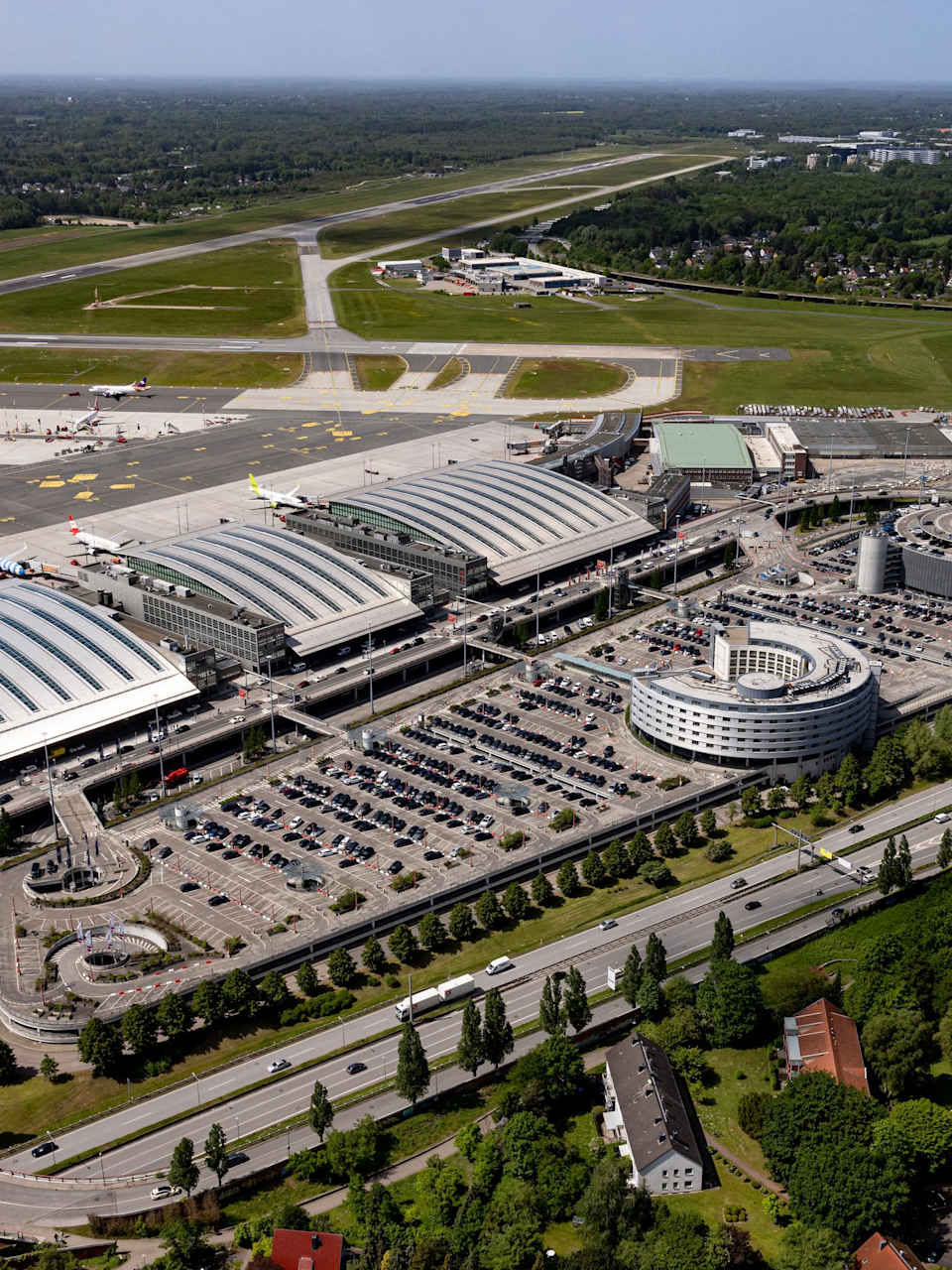 Der Hamburger Flughafen von oben, Deutschland