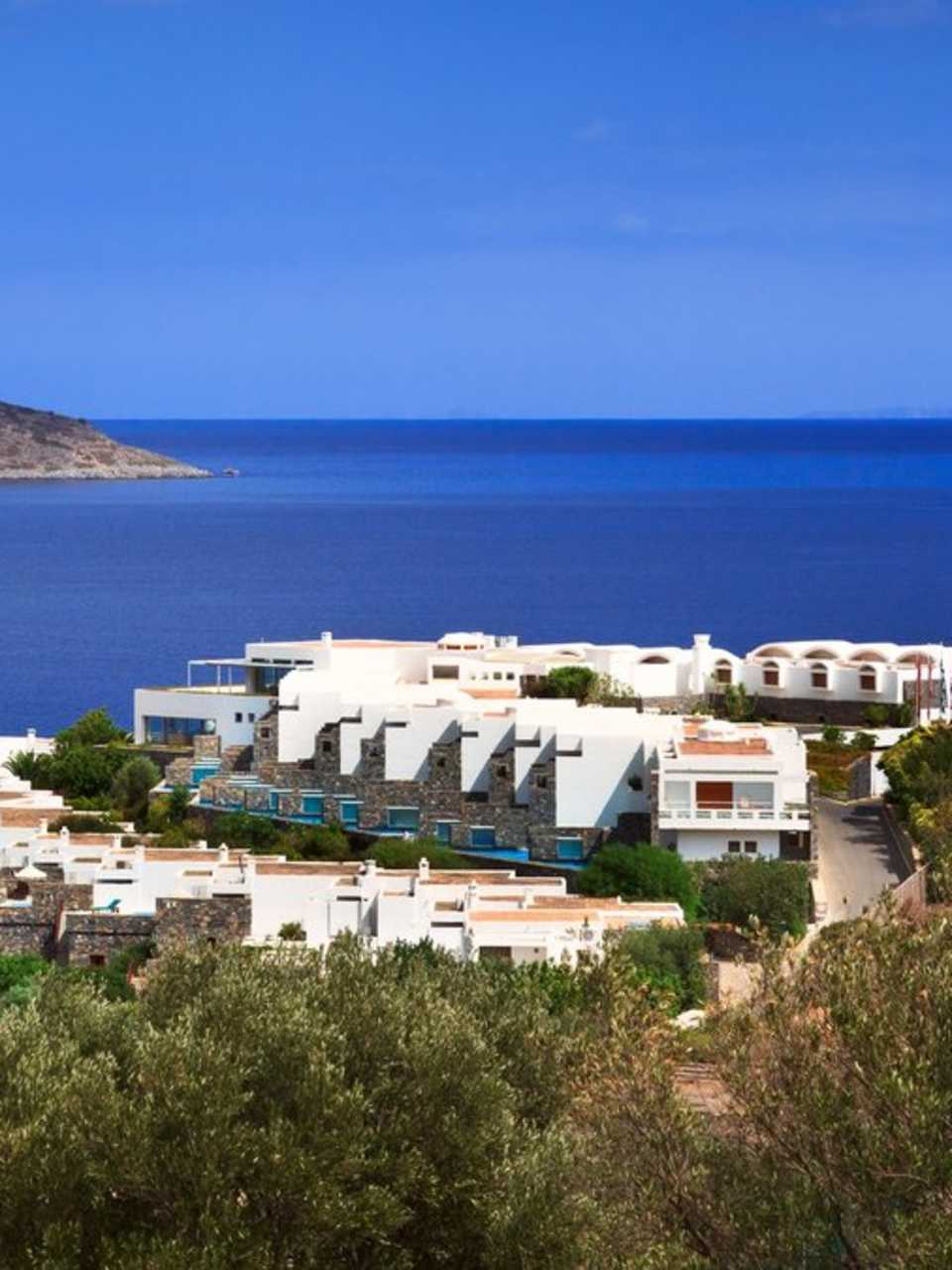 In der Mirabello-Bucht finden Luxus-UrlauberInnen womöglich ihr Glück. © Shutterstock.com/Alexey Lobanov