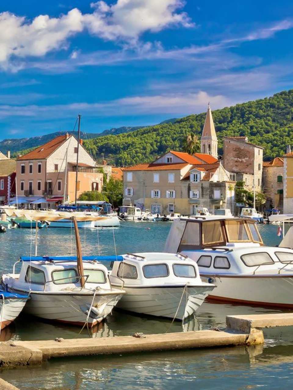 Traumziel Hvar: Antike trifft Moderne. © xbrchx/Shutterstock.com