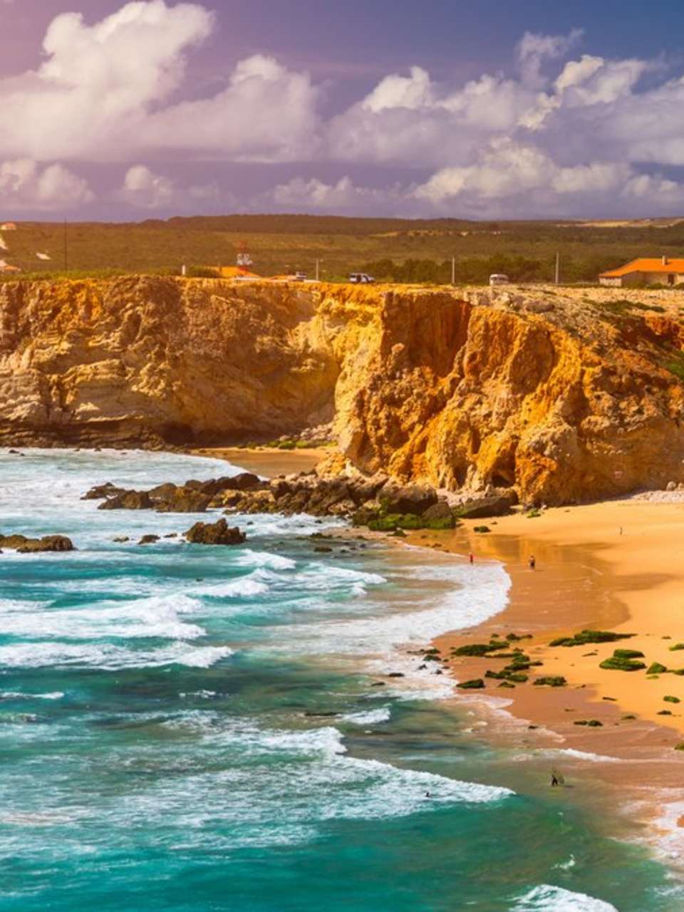 Ist Portugals südliche Atlantikküste Dein nächstes Reiseziel? © DaLiu/Shutterstock.com