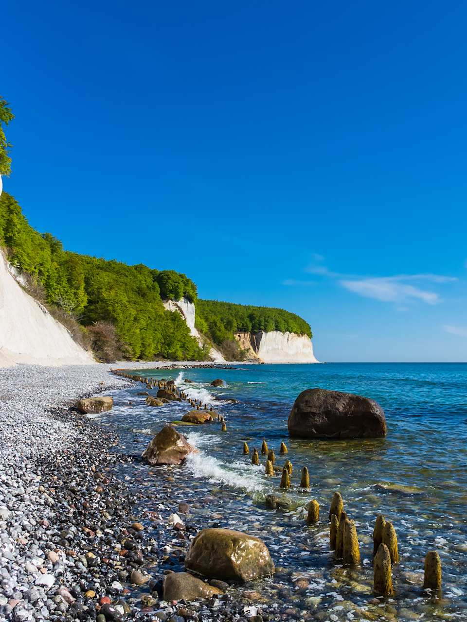 Unerwartet, aber absolut sehenswert: der Strand bei Sassnitz © Rico Ködder - stock.adobe.com