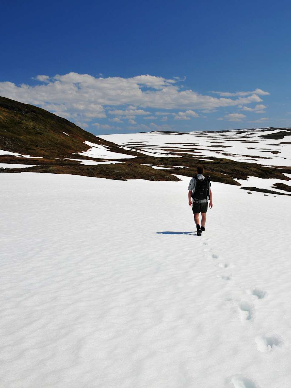 Ein Wanderer im Schnee