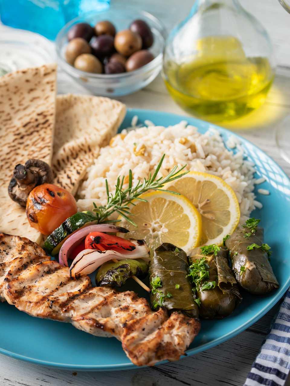 Souvlaki, Reis, Pitabrot und gefüllten Weinblättern, Insel Kos