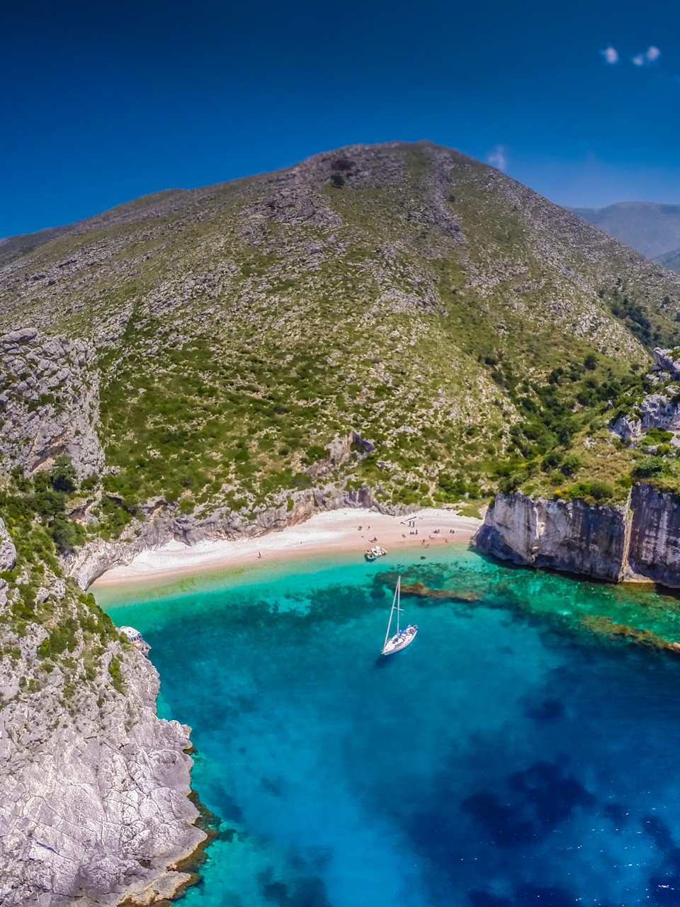 Grama Bay bei Dukat, Albanien © Shutterstock