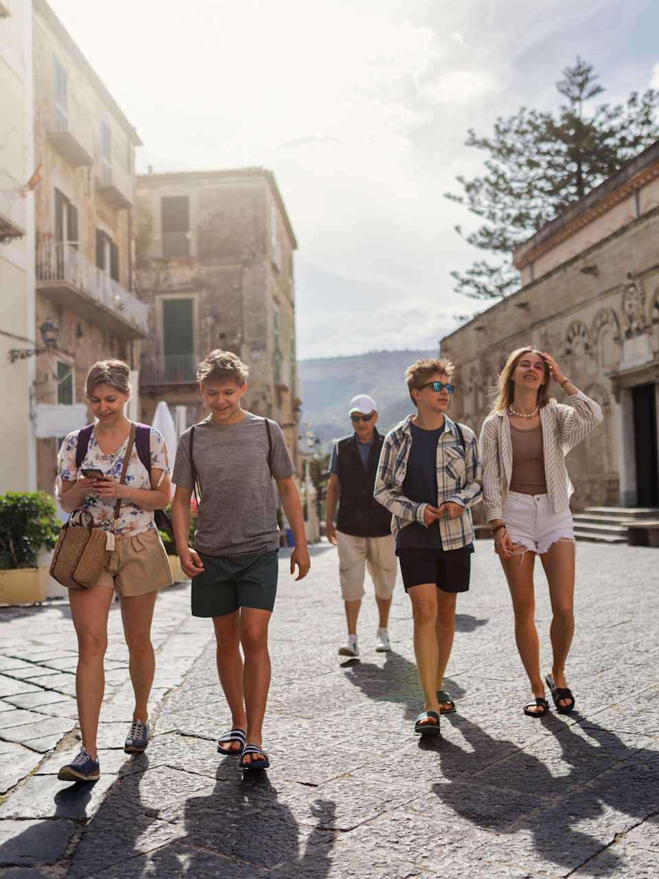 Familie unterwegs in Tropea, Kalabrien