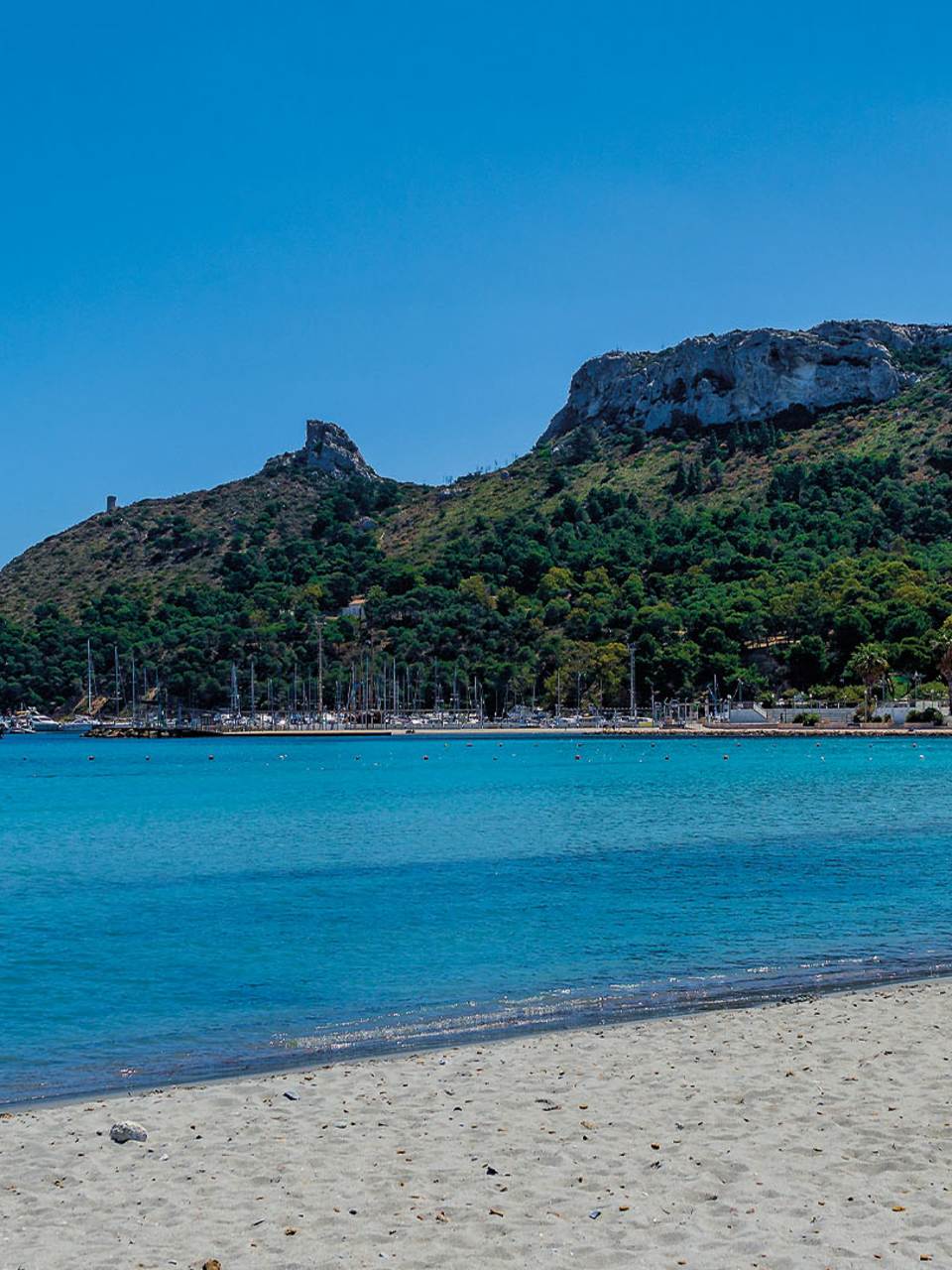 Strand Poetto mit Blick auf die Landzunge Sella del Diavolo, Cagliari