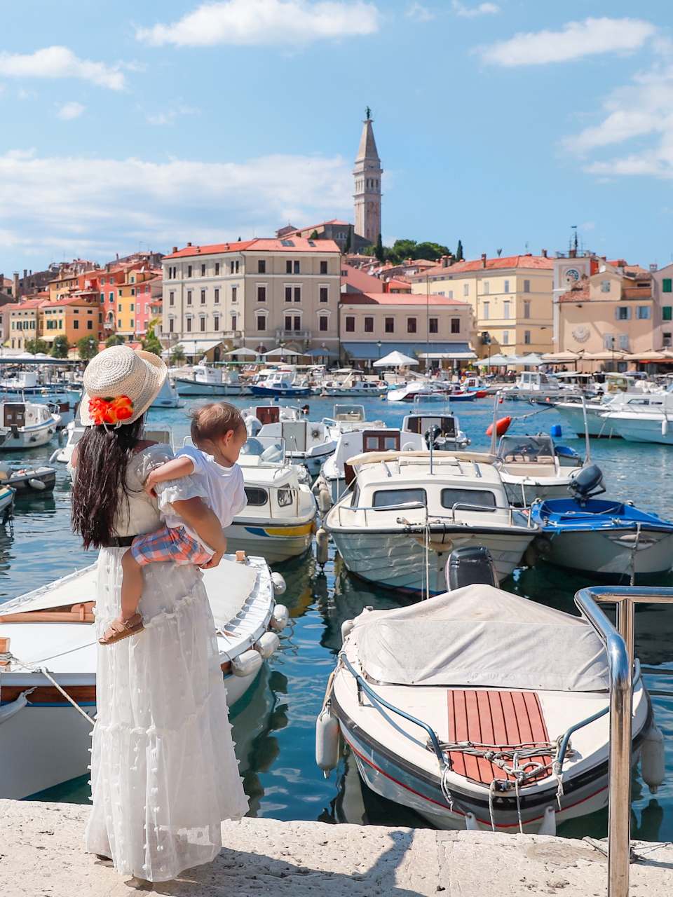 Frau mit Kind in Rovinj