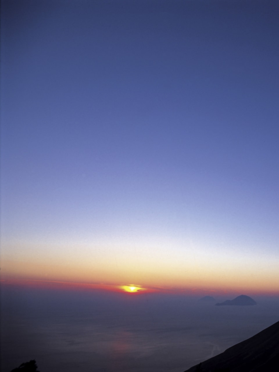 Äolische Inseln bei Sonnenaufgang © Udo Bernhart