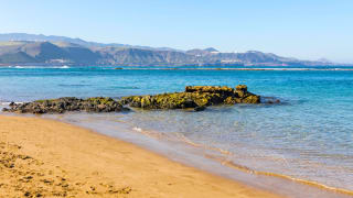 Kleine Felsen am Playa de las Canteras auf Gran Canaria