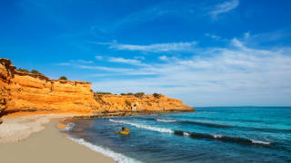Wellen am Strand von Ses Salines auf Mallorca