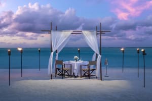 Romantisches Dinner am Strand, Niyama Private Islands, Malediven