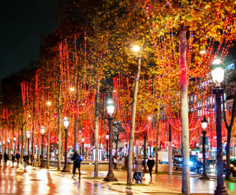 Champs Elysées an Weihnachten © legna69/iStock Unreleased