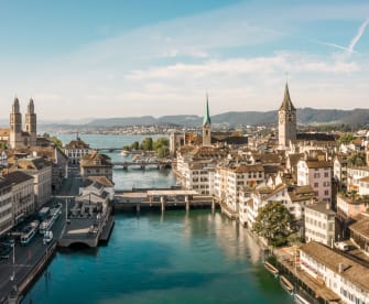 Die Stadt Zürich zeichnet sich durch alte Gebäude aus