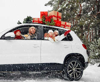 Vor den Weihnachtsfeiertagen müssen Autofahrer mit erhöhtem Verkehrsaufkommen rechnen. © iStock via Getty/Valerii Apetroaiei