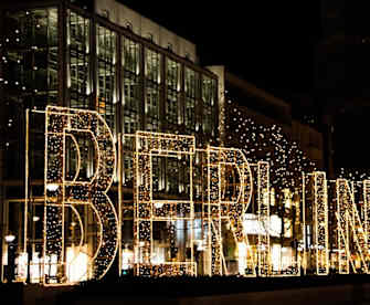 Berlin ist riesig und das gilt auch für die Anzahl an Weihnachtsmärkten in der Stadt. © istock/amirage