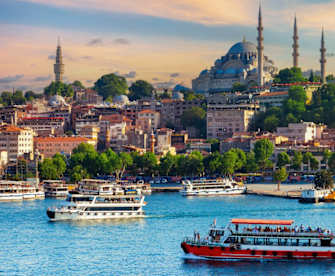 Auch in Istanbul wird teils Weihnachten gefeiert. © iStock via Getty/tawatchaiprakobkit