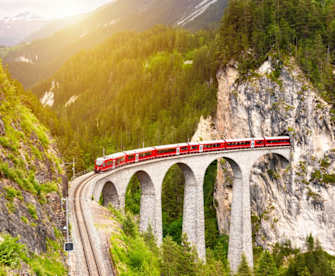 Europa lässt sich wunderbar per Bahn erkunden. © MariaUspenskaya/iStock