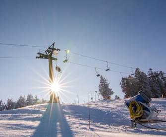 Sonne, Schnee, Sessellift: Gibt es ein größeres Glück für WintersportlerInnen? © jure kralj/iStock