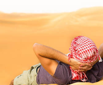 Urlaub in Dubai kann auch Wüste statt Metropole bedeuten. © PKpix/iStock via Getty Images