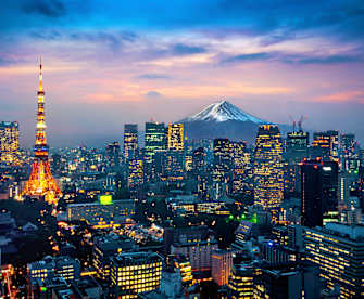 Skyline von Tokio mit dem Fuji im Hintergrund.