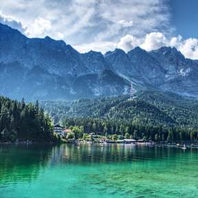Der Eibsee mit Blick auf die Zugspitze © Jonathan - stock.adobe.com