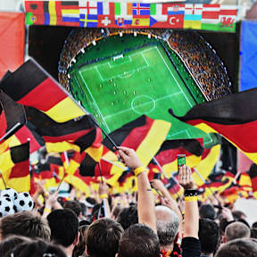 Beim Public Viewing kannst Du Dein Team mit vielen Anderen anfeuern