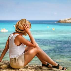 Du musst trotz der aktuellen Krisen nicht auf Deinen Urlaub verzichten. © istock/Anita_Bonita