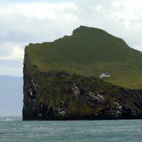 Auf Elliðaey ist das mutmaßlich "einsamste Haus der Welt" gelegen. © iStock via Getty/Colleen Bradley