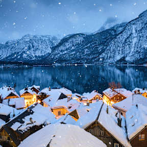 verschneites Dorf in Österreich © borchee/E+ via Getty Images
