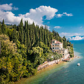 Einsame Villa am Gardasee, Italien © Shutterstock | Stefano Termanini