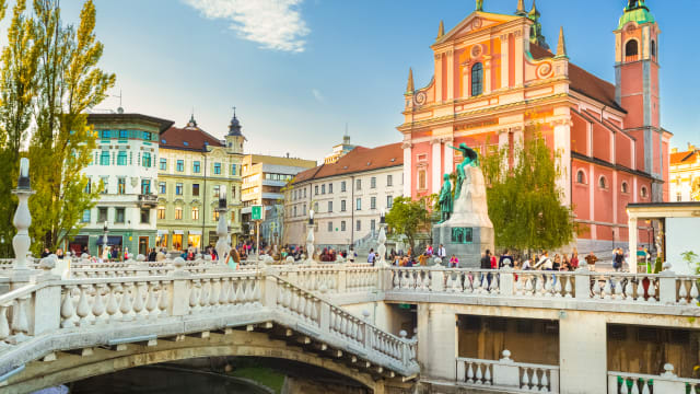 Franziskanerkirche Ljubljana, Slowenien © kasto80/iStock / Getty Images Plus via Getty Images