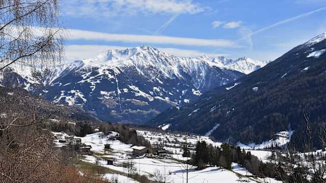 Blick auf verschneites Virgental bei den hohen Tauern in Osttirol.
