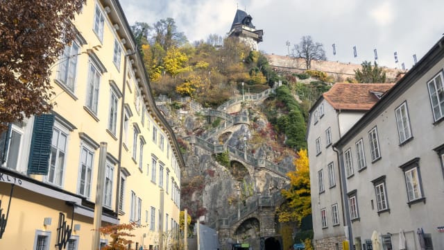 Blick auf den Uhrturm in Graz, Österreich.
