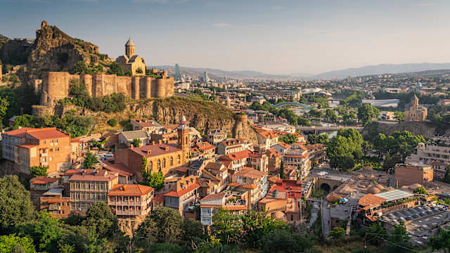 Tbilisi bei Sonnenaufgang in Georgien