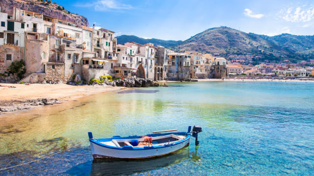 Badeufer Cefalu, Sizilien