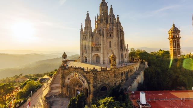 Basilika Sagrat Cor, Tibidabo, Barcelona, Costa Barcelona © Getty Images - Alexander Spatari