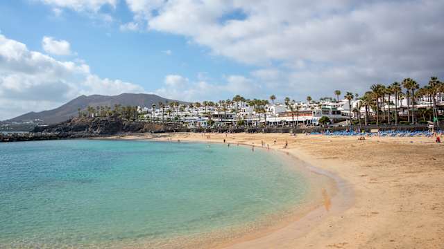 Flamingo Beach, Playa Blanca, Lanzarote, Spanien © Getty Images.com - Delpixart