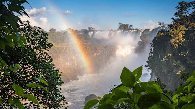 Wasserfälle von Iguazu mit Regenbogen, Argentinien
