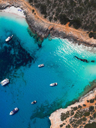 Cala Varques © stock.adobe.com - Marcus Mudd/Wirestock Creators