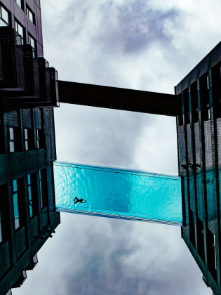 Sky Pool, London, Großbritannien