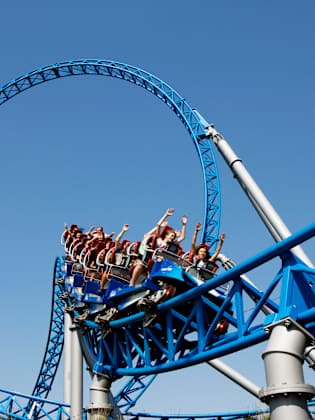 Achterbahn Blue Fire im Europa Park, Rust, Deutschland © Philartphace/iStock Unreleased via Getty Images