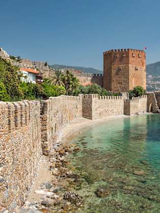 Alte Stadtmauern am Meer