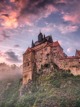 Burg Kriebstein, Sachsen, Deutschland – mit KI erweitert