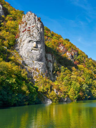 Die in den Berg gehauene Statue von König Decebal © Jan Wlodarczyk/HUBER IMAGES