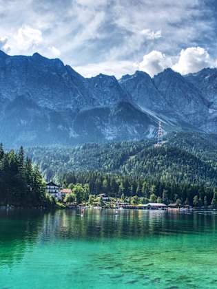 Der Eibsee mit Blick auf die Zugspitze © Jonathan - stock.adobe.com