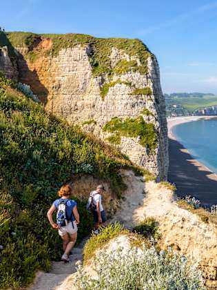 Etretat in Frankreich ©olrat/iStock Editorial / Getty Images Plus via Getty Images