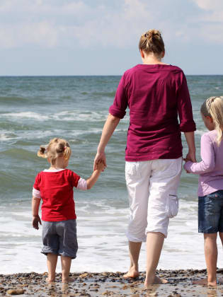 Eine Familie am Meer © MAK - stock.adobe.com