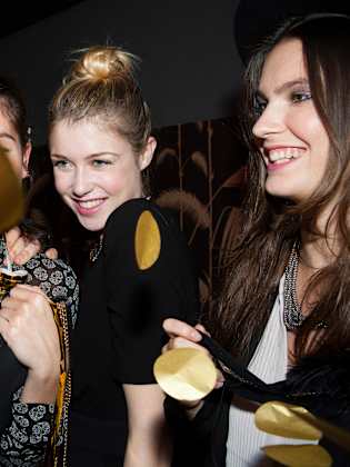 Freunde auf einer Party © PhotoAlto/Sigrid Olsson/PhotoAlto Agency RF Collections via Getty Images