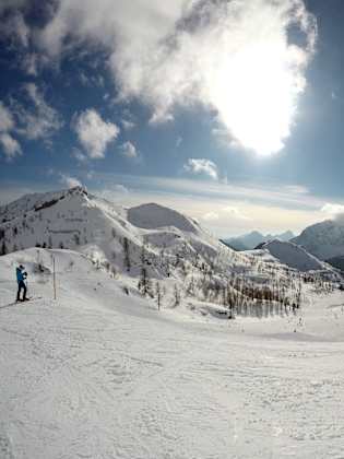 Skipiste und Berge in Kärnten, Österreich.