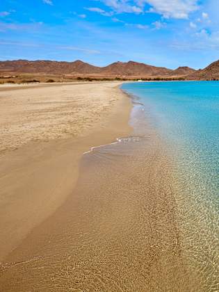 Der Playa de los Genoveses bei Almería in Spanien © stock.adobe.com - lunamarina